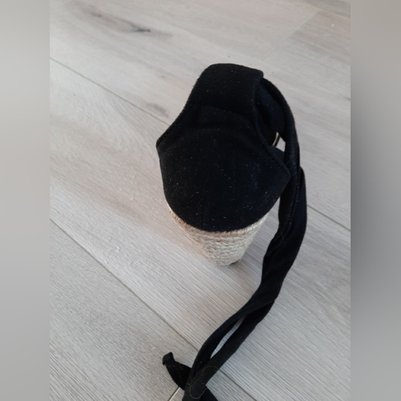 Sandals - Picture 3 of 4